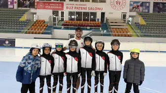 Furkan Akar, geleceğin sürat patencilerine ilham vermeye devam ediyor