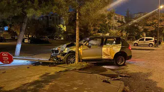 Kayseri'de hafif ticari araç SUV ile çarpıştı: 4 yaralı