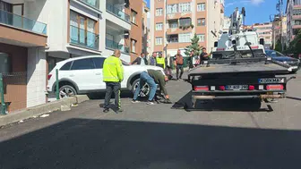 Freni boşalan araç istinat duvarında asılı kaldı
