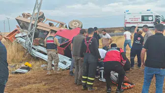Diyarbakır’da kamyonet devrildi, 5 kişi yaralandı