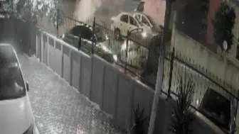Adana'da sokağa bırakılan havai fişekler araç ve evlere sıçradı