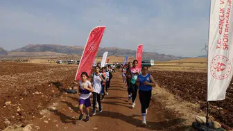 Silopi'de kros heyecanı: Genç atletler bölge şampiyonası için yarıştı