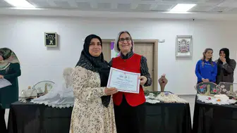 Elazığ'da boncuklu iğne oyası kursunu tamamlayan kadınlara sertifika verildi