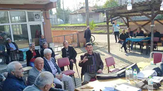 Çaycuma'da mahalli sanatçılar köy halkı için sahne aldı