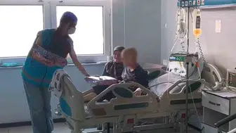 Bolu'da gönüllü öğrencilerden tedavi gören çocuklara oyuncak sürprizi