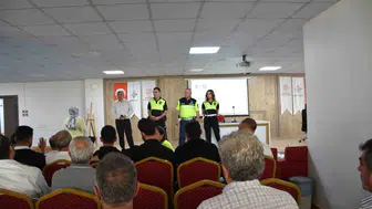 Batman’da servis şoförlerine ve rehber personele trafik eğitimi verildi
