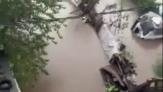 Diyarbakır'da şiddetli sağanak hayatı felç etti: Bir mahalle sular altında kaldı