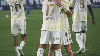 Fenerbahçe, Çaykur Rizespor'u deplasmanda 3-0 mağlup etti