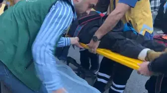 Erzincan'da motosikletin yayaya çarptığı anlar kamerada: 2 kişi ağır yaralandı