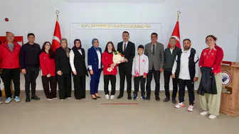 Üzümlü’de güreşçiler kaymakamlıkta kabul edildi