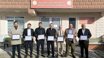 Bilecik TSO'da başkan seçilen Ercan Düzgün ve yönetimi mazbatalarını aldı