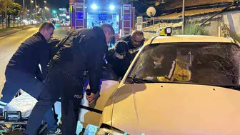 Kayseri'de ağaca çarpan otomobilde sıkışan sürücüyü itfaiye kurtardı