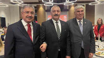 Tören alanında oturma düzenine sitem eden şehit babası vali ile bir araya geldi