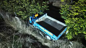 Afyonkarahisar'da otomobil patpata çarptı: 3 metreden tarlaya savrulan araçtaki 4 kişi yaralandı