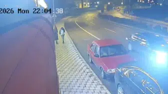 Gümüşhane'de otomobil kaldırımda yürüyen öğrenciye çarptı