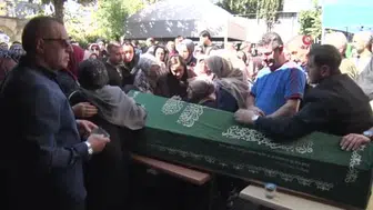 Maltepe'de yıkılan binada hayatını kaybeden kardeşler defnedildi