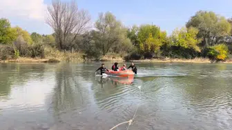 Diyarbakır'da Dicle Nehri kıyısında mahsur kalan 2 kişiyi itfaiye kurtardı