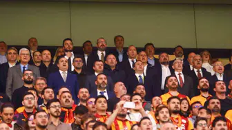 Sergen Yalçın Galatasaray-Fenerbahçe derbisini tribünden izledi