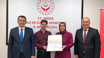 Niğde’de Türk işaret dili kursunu tamamlayanlara sertifikalar verildi