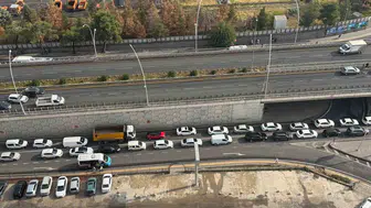 Diyarbakır'da 4 otomobilin karıştığı trafik kazası maddi hasarla atlatıldı