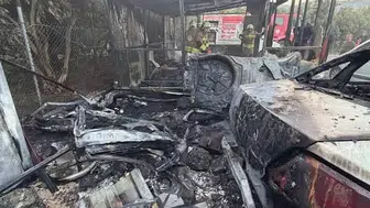 Samandağ'da oto galeride çıkan yangında 3 araç zarar gördü
