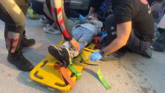 Bursa'da araçların arasından yola fırlayan çocuğa motosiklet çarptı