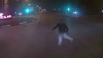 Elazığ'da kamyonun yayaya çarptığı anlar araç kamerasına yansıdı