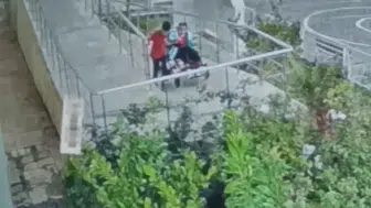 Sağanak yağışta engelli arkadaşını yalnız bırakmayan ilkokul öğrencisi ödüllendirildi