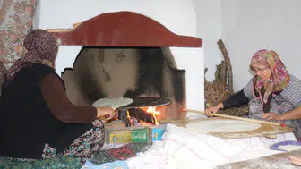 Çivril’de kadınların kışlık yufka mesaisi imece usulüyle devam ediyor