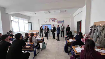 Çilimli'de kaymakam ve belediye başkanı lise öğrencileriyle buluştu