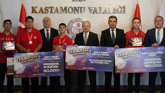 Vali Dallı’dan TEKNOFEST’te başarılı öğrenci ve öğretmenlere tebrik