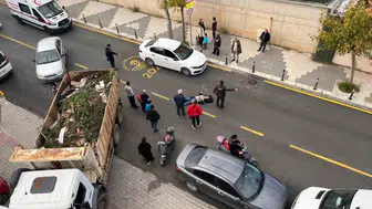Tuzla'da belediye kamyonuyla çarpışan motosikletli yaralandı