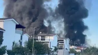 Aydın'ın Kuşadası ilçesindeki pazar yerinde yangın çıktı