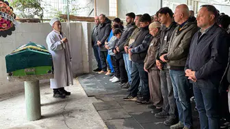 Balıkesir'de motosiklet kazasında hayatını kaybeden turizmci Mustafa Özcan toprağa verildi