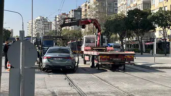Konya'da tramvay seferlerini durduran kaza meydana geldi