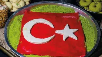 Kilis'te 29 Ekim Cumhuriyet Bayramı'na özel ay yıldızlı katmer