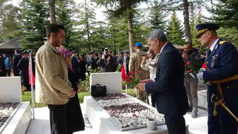 Yozgat'ta Cumhuriyet Bayramı kutlamaları şehitlik ziyaretiyle başladı