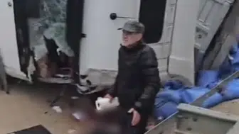 Eskişehir'de devrilen tırın sürücüsü ağır yaralandı