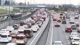 İstanbul'da sağanak mesaiyi vurdu: Trafik yoğunluğu yüzde 80'i aştı
