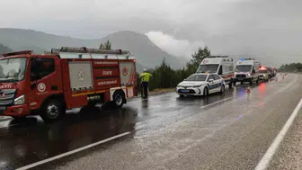 Silifke’de yolcu minibüsü şarampole yuvarlandı, 17 kişi yaralandı
