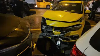 Beyoğlu'nda alkollü sürücü kaza yaptı: 3 yaralı