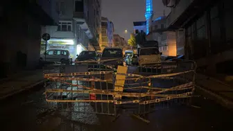 Gaziosmanpaşa'da şiddetli sağanak yol çökmesine neden oldu