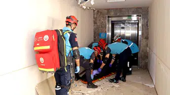 Şanlıurfa'da 6.9 büyüklüğündeki deprem tatbikatında gergin anlar