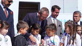 Mavi Nefes Eğitim Otobüsü Ayvalık'ta öğrencilerle buluştu