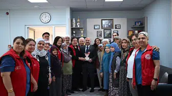 Aydın Valisi Varol, yaşlı bakım merkezinde vatandaşlarla buluştu