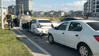 Aksaray’da 4 araçlı zincirleme trafik kazası meydana geldi