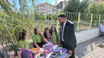 Sınıf başkanı Emir Kasım Şahin, başkan Ekinci'yi sınıfına getirdi