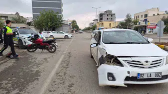 Adıyaman'da otomobil ile motosiklet çarpıştı: Yaralanan sürücü hastaneye gitmedi