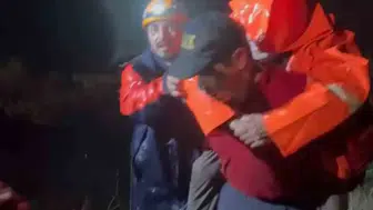 Bursa'da mantar toplarken kaybolan yaşlı çifti jandarma sırtında kurtardı