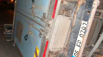 Ankara'da kamyonet kepçeye çarptı, 2 kişi yaralandı